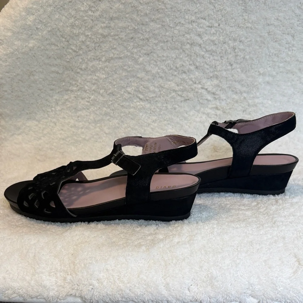 NWOT David Tate Black T-Strap Sandals Laser Cut Comfort Wide Width Size 8.5